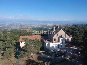 Domaine de location de salles, gite de groupe, maison personnelle sur 2ha de Parc