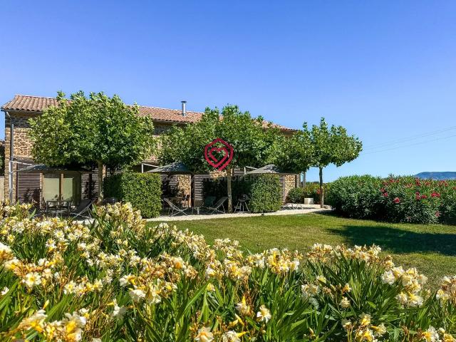 Domaine de Prestige avec Gîtes et Vignoble dans le Minervois