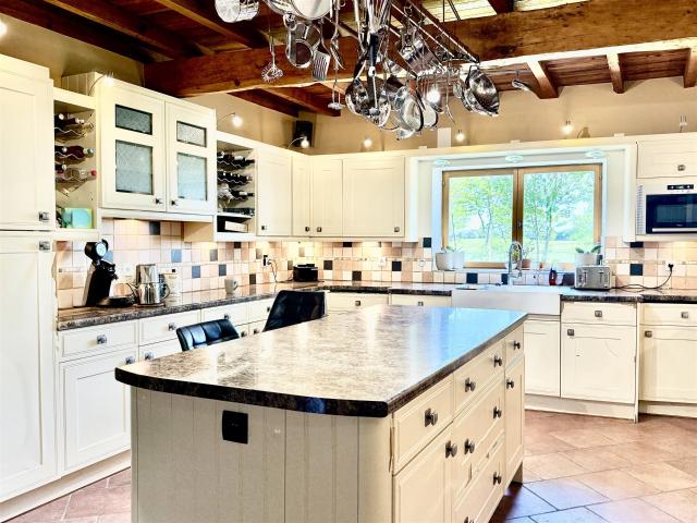 Domaine avec deux logements et des vues panoramiques 711m² Limoux