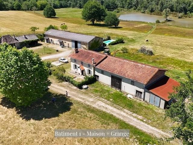 Domaine de 28 hectares avec étang privé, maison, 2 gîtes et. 293m² Echourgnac