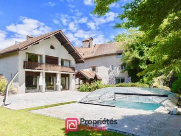 Domaine de 2 hectares à Lully avec habitations et ruines du château de la Rochette