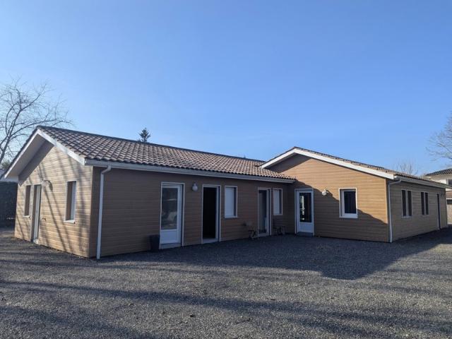 Domaine de 4950m2 avec deux maisons et dépendance MERIGNAC 33