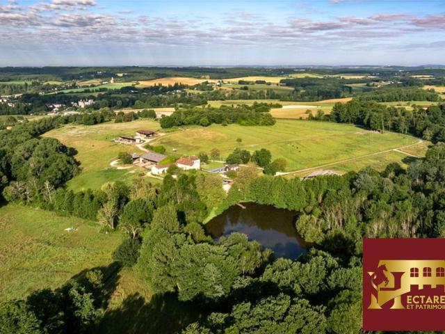 Domaine de 41 hectares, maison de maître et installations équestres en Périgord Vert