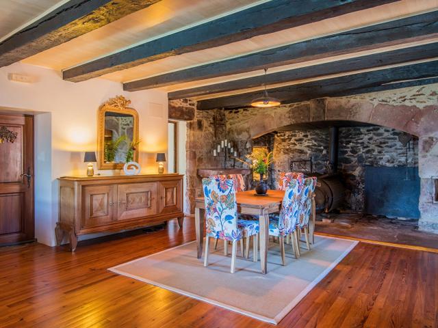 Domaine de 7,5 hectares avec vue panoramique 130m² Pruines