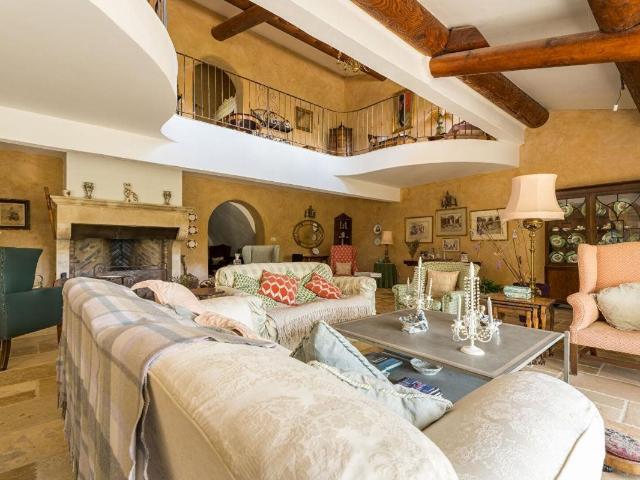 Domaine de 82 hectares d'un seul tenant en Haute Provence 691m² Riez