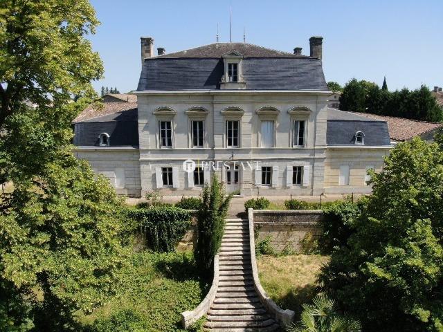 Domaine d'exception classé Monument Historique avec maison r. 780m² Montagne