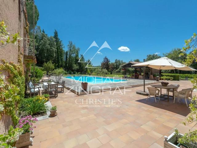 Domaine d'exception des années 70 aux portes d'Aix en Proven. 348m² Rians