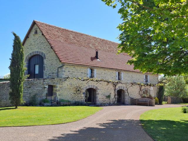 Domaine d'exception du XVIIIe siècle, composé de 4 gîtes et. 760m² Gramat