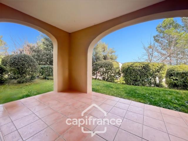 Domaine et golf de Pont Royal, appartement rare en angle et en rez de jardin de 42 m2, 1 chambre double et une chambre lits supperposés, place de stationnement