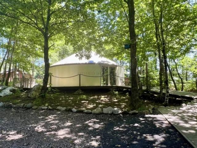 Domaine exceptionnel en Corrèze avec logements insolites sur 2 hectares 5 de forêt