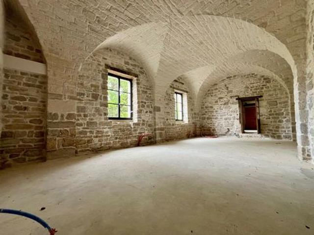 Domaine en pierre de caractère – Volumes, dépendances et appartement indépendant – Port Lesney