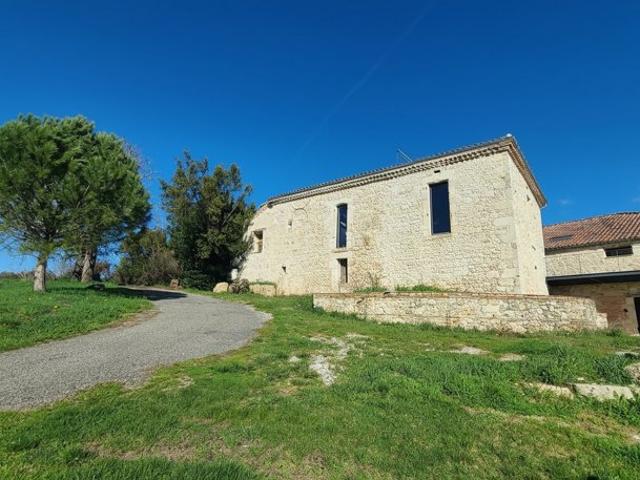 Domaine en pierre du Quercy 612 m² utiles 2 hectares projet de rénovation à reprendre