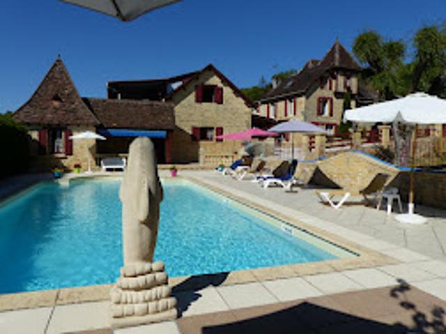 Domaine en pierres, maison principale, 5 locations, piscine, terrain de 2978m2