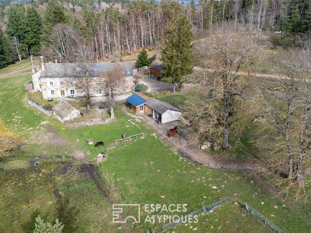 Domaine équestre aux confins de l'Ardèche et de la Haute Loi. 560m² Le Chambon sur Lignon