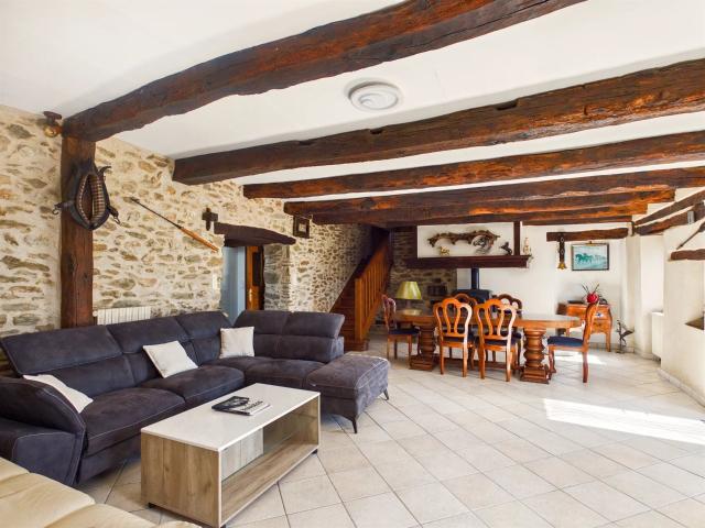 Domaine équestre à la Salvetat Peyrales sans voisins mais à. 167m² La Salvetat Peyralès