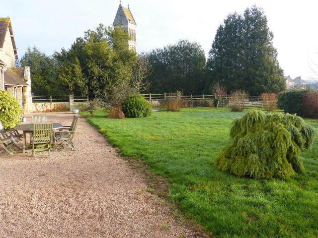 Domaine équestre et évènementiel sur 9 ha dans les Yvelines. 486m² Thoiry