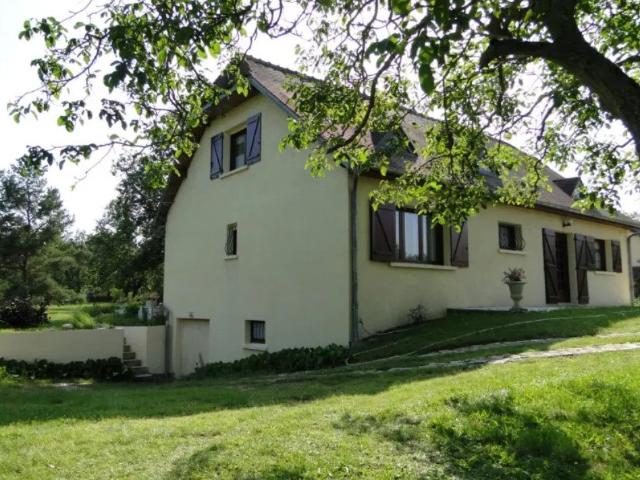 Domaine familial avec grand terrain 177m² Moisson