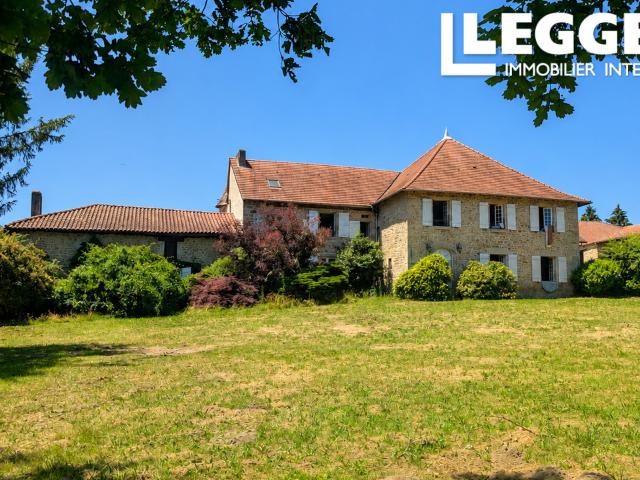 Domaine historique d’exception avec maison d’amis, dépendances et étang