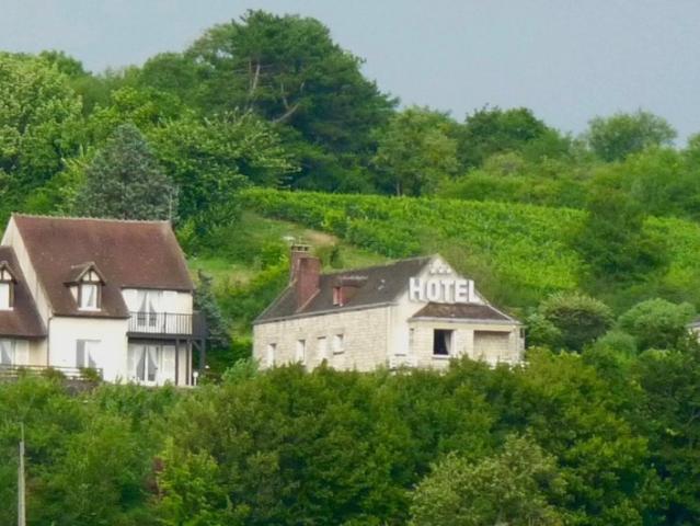 Domaine hôtelier aux portes du Morvan Vue sur Vézelay 1070m² Saint Père