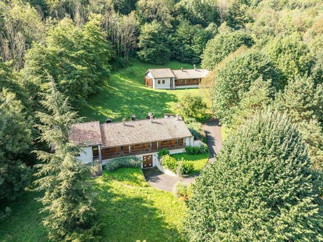 Domaine immobilier de 1 000m2 et 6,5ha de terrain