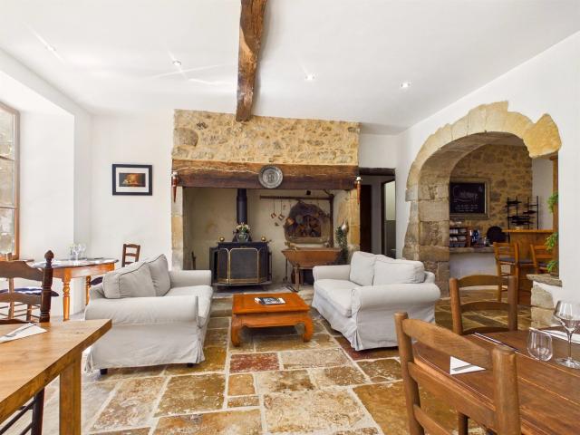 Domaine Prestigieux en Pierre avec Lac Privé et Annexe Indép. 450m² Privezac