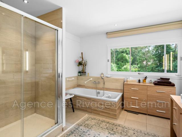 Domaine privé de Coudrée ? Propriété d'architecte à quelques p