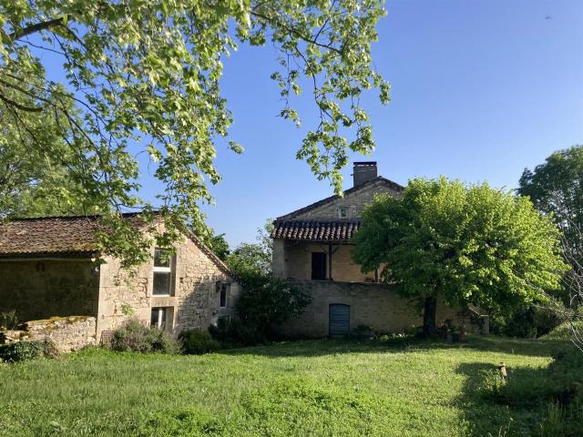 Domaine Quercy du XVIe siècle avec cottages indépendants, gr. 200m² Montcuq
