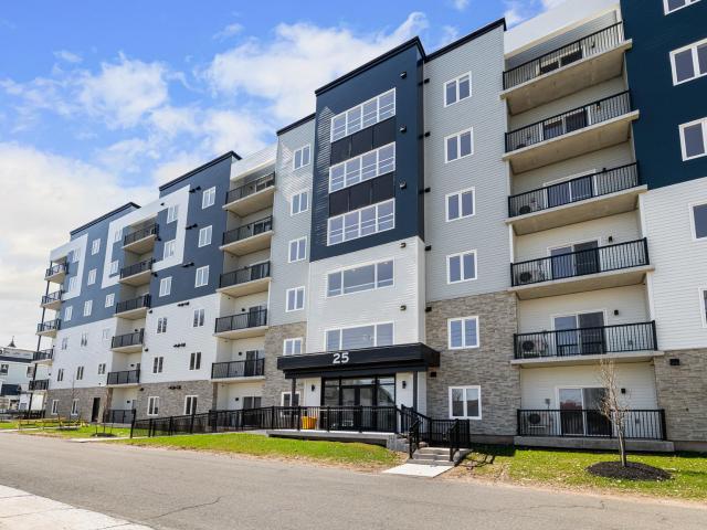 Domaine Sainte Anne First Month Rent Free + Free Wifi! C ♿ Apartment for Rent