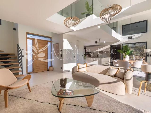 Domaine sécurisé villa au calme vue dégagée 180m² Biot