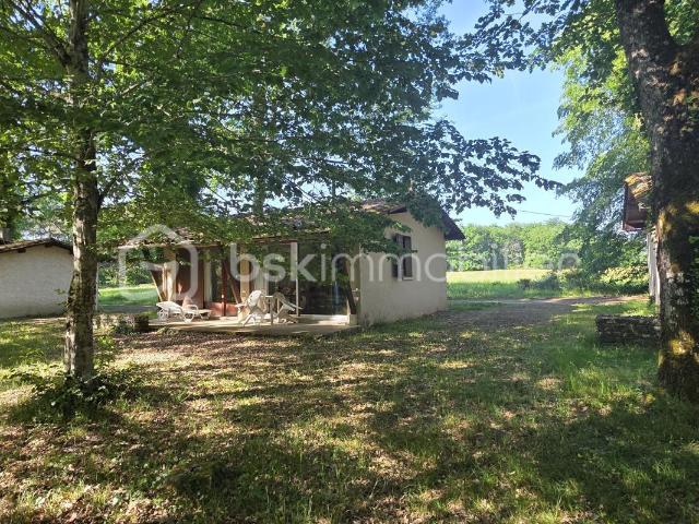 Domaine Touristique Majeur – 10 Hectares en Bordure du Lac de Gurson