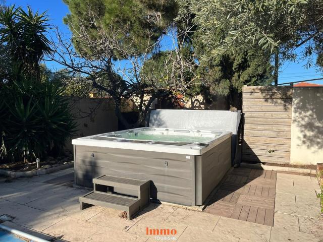 Domaine Touristique clé en main avec 5 gîtes, 2 piscines et. 625m² Elne