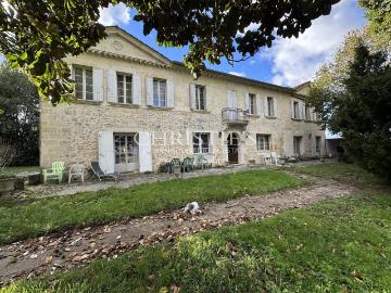 Domaine viticole au coeur de l'appellation Fronsac: Charme. 272m² Fronsac