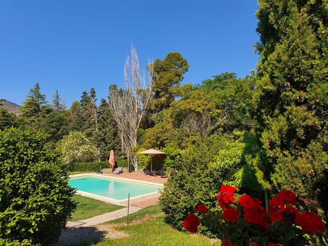 Domaine viticole avec maison de maître d'env. 850m2 habitabl. 850m² Monze