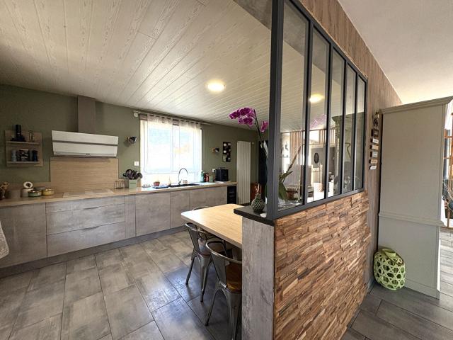 DOMBROT LE SEC Pavillon d'env. 190 m2 garage jardin 4 chambres