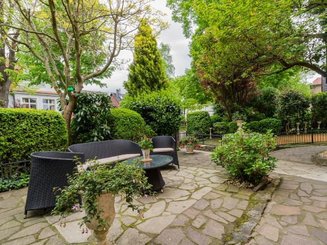 Domestic home in the center of Hermsdorf with garden terrace, Berlin Amsterdam Apartments for Rent