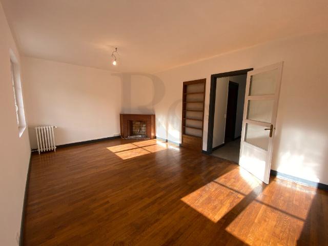 DOMFRONT EN POIRAIE A LOUER appartement 5 pièces