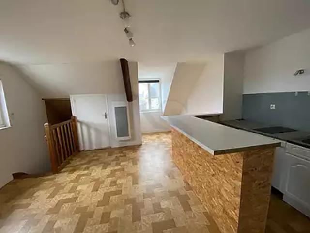 Domfront en Poiraie 61700 Location appartement 2 pièces t2 au dernier étage