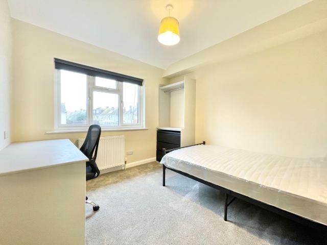 Dominion Road, Worthing BN14, Studio to rent, £750 pcm | PrimeLocation