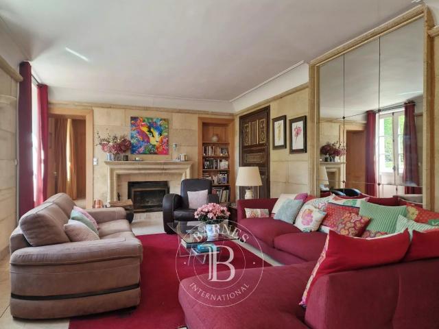 Domont 95 Château d'Ombreval Espace équestre Court d. 650m² Domont