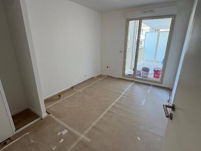 ✨ DOMONT CENTRE – ÉLÉGANT APPARTEMENT 1 CHAMBRES Suite parentale • BALCON • 2 PARKINGS Une adresse contemporaine, un cadre de vie privilégié Dispon