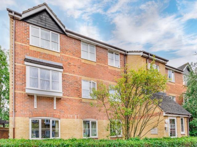 Donald Woods Gardens, Tolworth KT5, 1 bed flat to rent, £2,200 pcm | PrimeLocation
