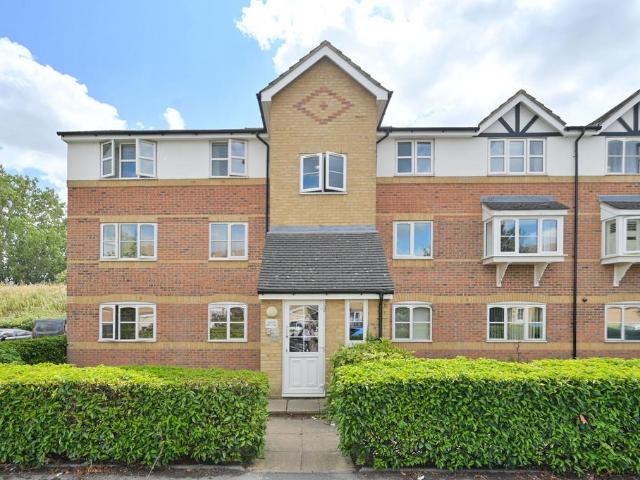 Donald Woods Gardens, Surbiton, KT5 1 bed flat to rent £1,600 pcm £369 pw