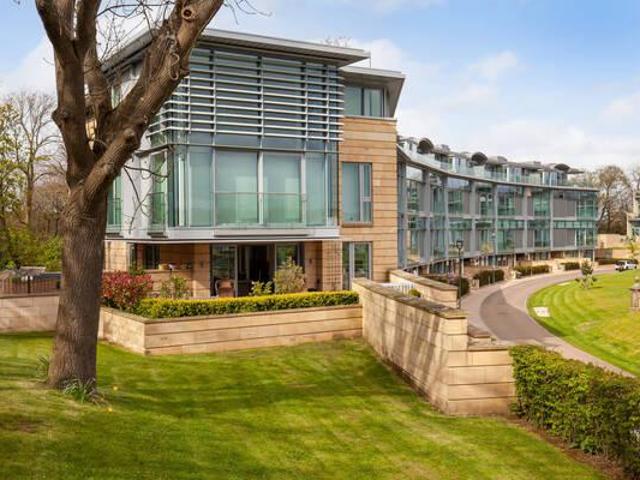 Donaldson Crescent, New Town. 3 bed flat to rent £4,750 pcm £1,096 pw
