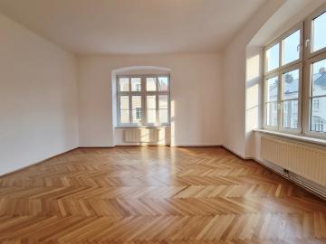 Donau Uni & IMC Nähe: 146m² Stilaltbau mit Fischgrätparkett & Flügeltüren