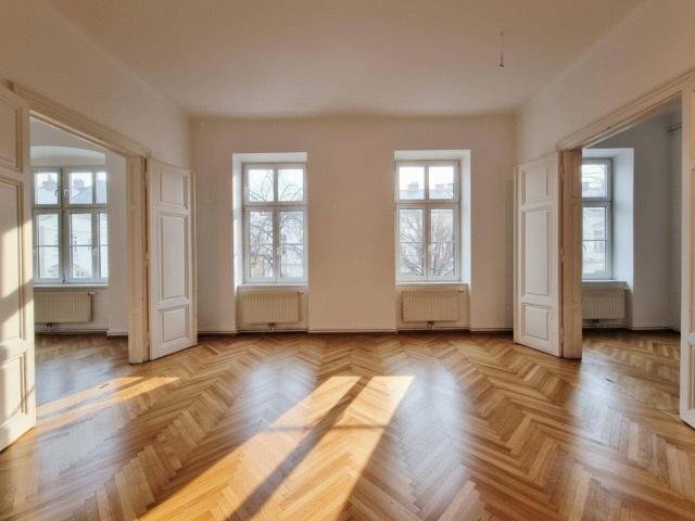 Donau Uni & IMC Nähe: 146m² Stilaltbau mit Fischgrätparkett & Flügeltüren