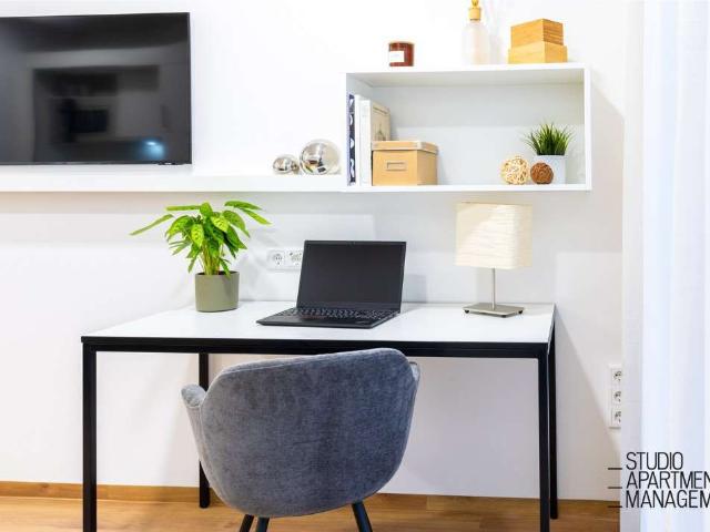 DONAU SIDE: Modernes Studio Apartment mit Dachterrasse, Fitnessstudio & Co Working