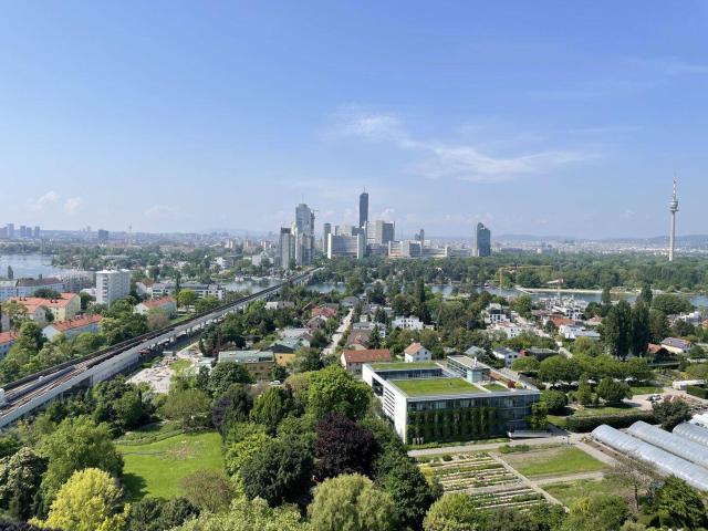 DONAUBLICK TOP MODERNE 2 ZIMMER MIT LOGGIA + POOL + SAUNA + FITNESS