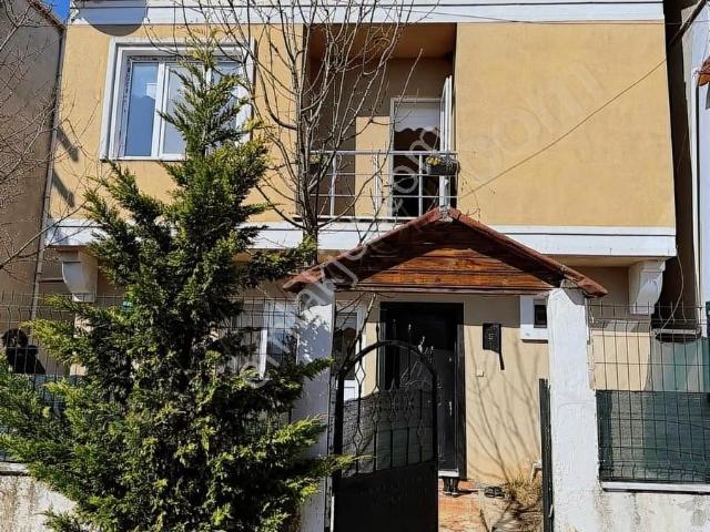 Döngeli De Doğa Manzaralı 3 Katlı Eşyalı 5+1 Satılık Triblex Ev