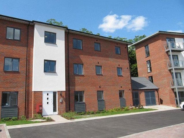 Donington Grove, Wolverhampton 2 bed apartment to rent £895 pcm £207 pw
