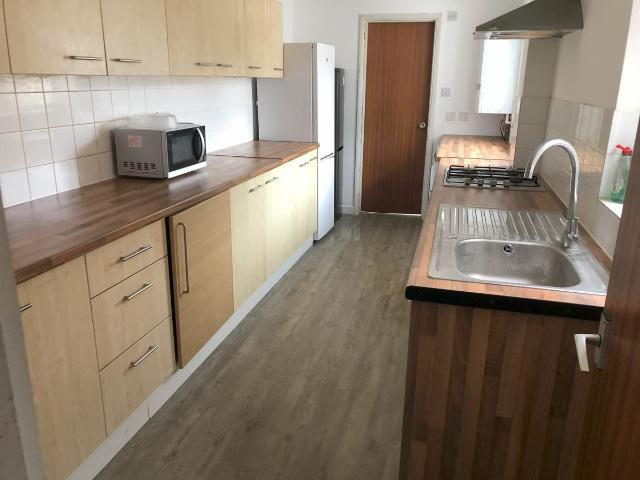 Donnington Garden, Reading RG1, 4 bed terraced house to rent, £2,500 pcm | PrimeLocation